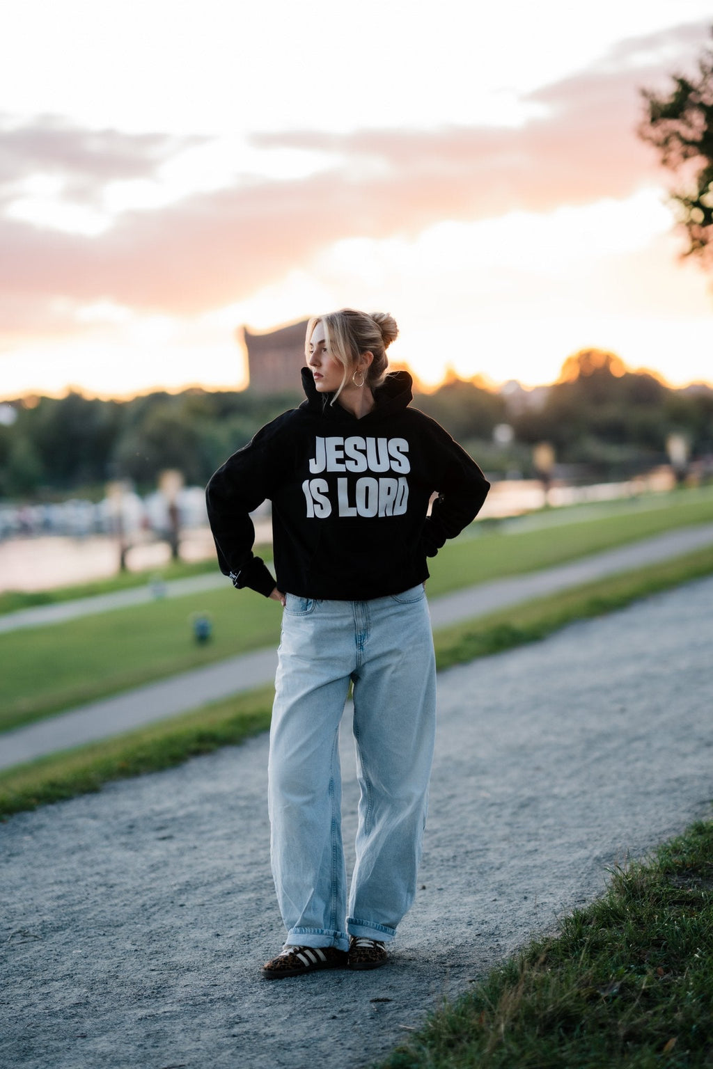 JESUS IS LORD SCHWARZ - UNDN